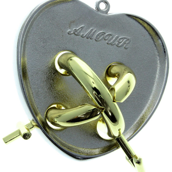 Cast Amour – Image 1